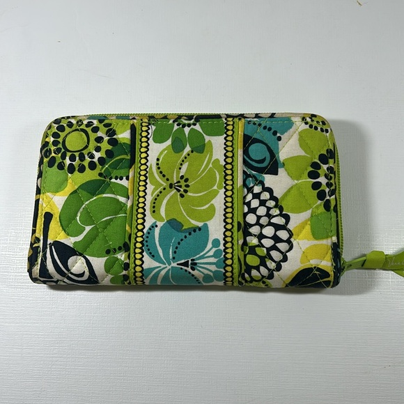 Vera Bradley iPad tablet case and zip around wallet. - Picture 8 of 10